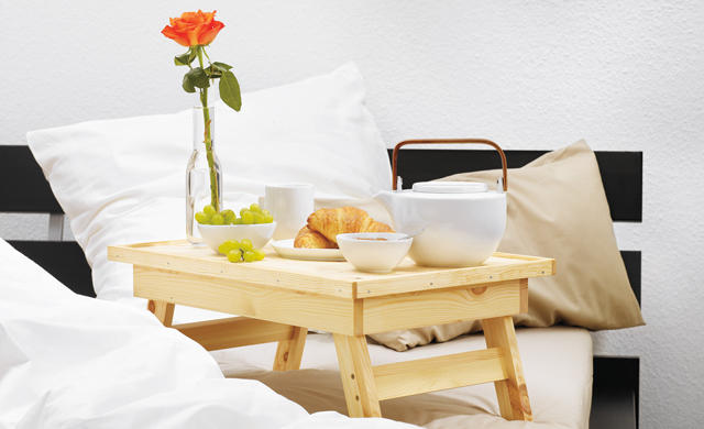 Как сделать удобный столик для завтрака в постель своими руками