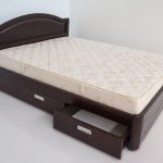 Деревянная двуспальная кровать с ящиками