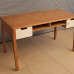 Деревянная мебель-письменный стол