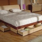 Приобретая кровать с выдвижными ящиками