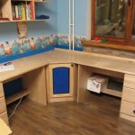 Угловой письменный стол для детей
