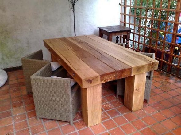 Как сделать удобный и прочный стол для дачи из дерева, камня, металла и подручных материалов