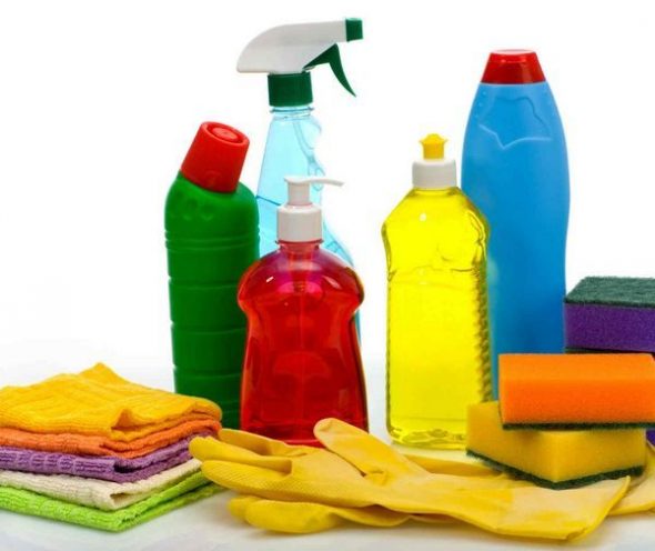 необходимые средства для чистки мягкой мебели дома