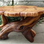 деревянный стол из спилов