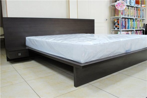 Кровать из дсп темного цвета