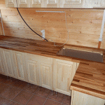 Кухня простая из деревянных щитов