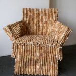 Сделанный стул из пробок