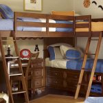 Деревянная детская двухярусная кровать из массива