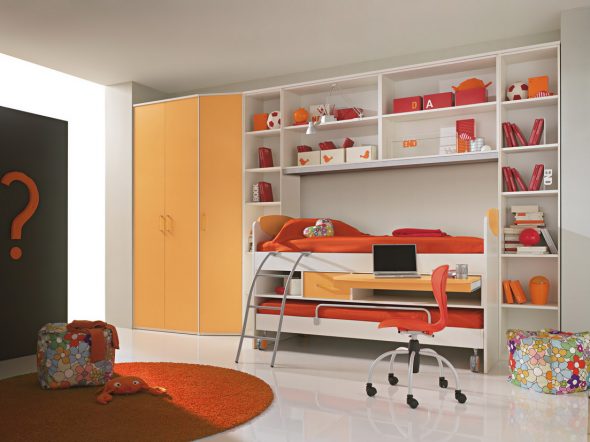 Дизайн маленькой детской комнаты с встроенной мебелью-трансформер