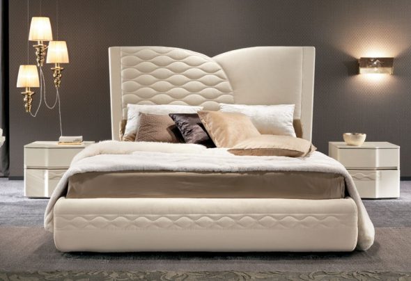 Изысканная двухспальная мягкая кровать