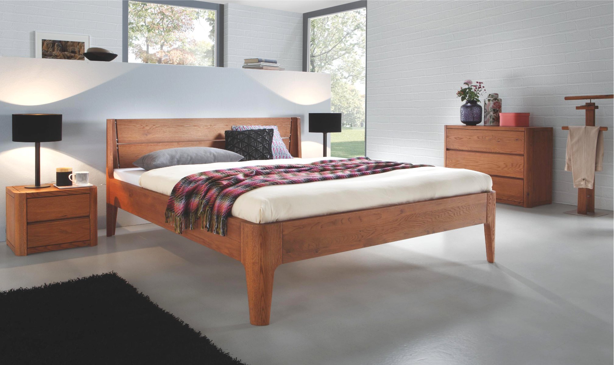 Как правильно подобрать кровать. Кровать из массива. Кровать из массива дуба. Кровати из Швейцарии. Кровати из гевеи.