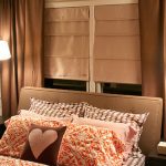 Маленькая спальня "Романтика" с кроватью возле окна