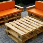 Оранжевые мягкие чехлы для мебели из поддонов
