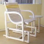 Стул-кресло для веранды и маленький столик