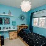 Уютная комната для подростка в сине-черных цветах