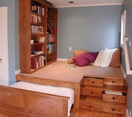 Выездная кровать-подиум с местом для отдыха