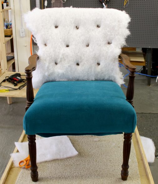 Замена наполнителя и ткани для шикарного кресла