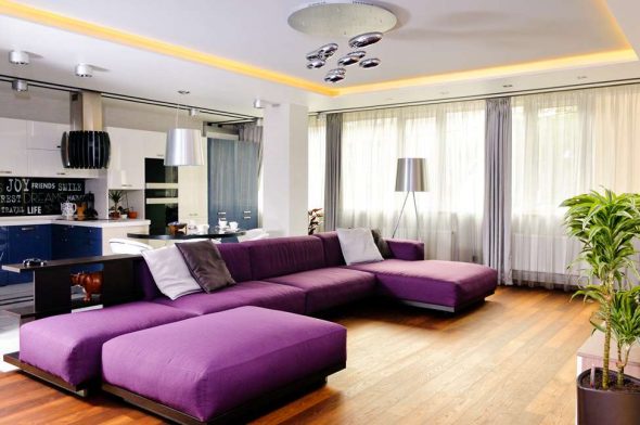 Большой фиолетовый диван