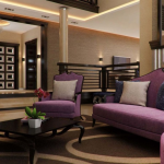 Классический дизайн гостиной с мягкой мебелью