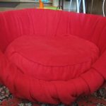 Кресло для ребенка красного цвета
