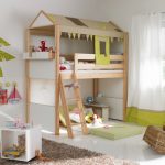 Кровать-домик в интерьере детской