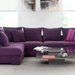Мягкий велюровый диван фиолетового цвета