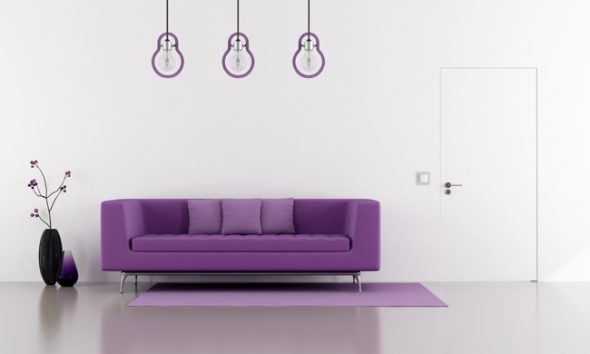 Простой фиолетовый диван