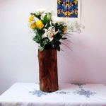 Деревянная ваза с цветами