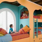 Красивое фигурное оформление детской комнаты
