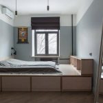 Кровать в комнате в стиле минимализм