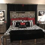 Шикарная спальня с мягкой кроватью
