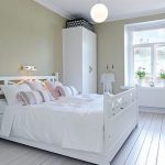Спальня белого цвета в стиле кантри