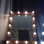 Зеркало в деревянной оправе с подсветкой