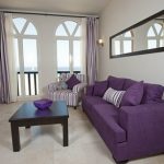 Фиолетовый диван и кресло в полоску