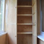 Деревянный шкаф —традиционное решение