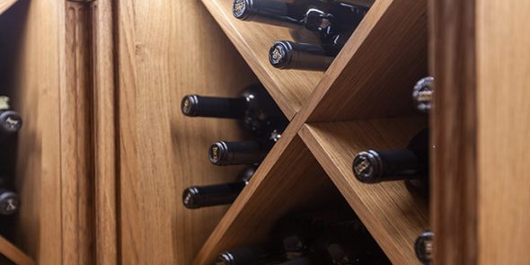 Диагональный винный шкаф