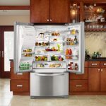 Функциональный продуманный холодильник большого размера