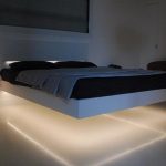 Парящая кровать добавляет иллюзию пространства и свободы