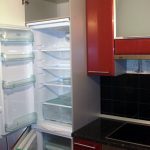 Высокий шкаф для холодильника под цвет кухонного гарнитура