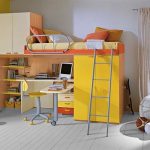 Ярко-жёлтая кровать-чердак для стильной комнаты