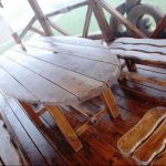 Овальный деревянный стол