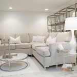 Шикарный белый диван для спальни-гостиной