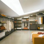 Удобное распределение мест для хранения в гардеробной