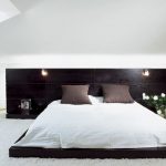 Кровать-подиум с подсветкой в изголовье