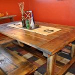Добротный деревянный стол с лавками ручной работы
