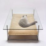 Интересный вариант журнального стола с лежанкой для кота
