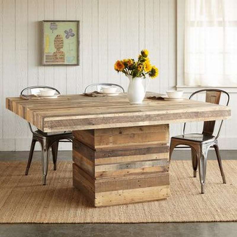 Столы кухонные 50 50. Стол деревянный. Стол кухонный деревянный. Обеденный стол из досок. Кухонный столик из дерева.