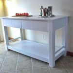 Простой кухонный стол белого цвета своими руками
