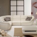 Белый диван для гостиной в стиле модерн