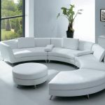 Белый секционный диван на ножках